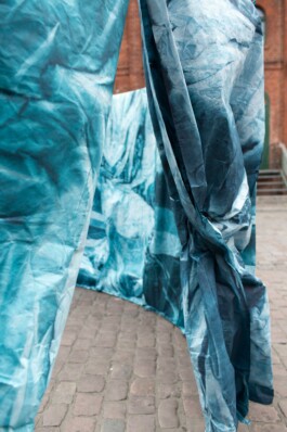 Anna Schapiro, Empty Center, based on a poem by Rosmarie Waldrop On Lawn of Excluded Middle, 2016