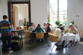 Anna Schapiro, Kolleg für studentischen Austausch und gutes Essen (Collective for Student Exchange and Good Food), 2009-2011