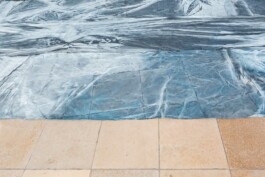 Anna Schapiro, SCHNITT DURCH DEN TIEFEREN GRUND EINER FALTENMOLASSE, 2018