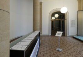 Anna Schapiro, ÜBER DAS ENTFERNEN VERFASSUNGSFEINDLICHER SYMBOLE ODER: ICH KANN BEIM BESTEN WILLEN KEINE HAKENKREUZE ERKENNEN (ON THE REMOVAL OF UNCONSTITUTIONAL SYMBOLS OR: AS HARD AS I TRY, I JUST CAN’T MAKE OUT A SWASTIKA), 2023, photo: Lucian Brateanu