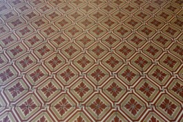 Anna Schapiro, ÜBER DAS ENTFERNEN VERFASSUNGSFEINDLICHER SYMBOLE ODER: ICH KANN BEIM BESTEN WILLEN KEINE HAKENKREUZE ERKENNEN (ON THE REMOVAL OF UNCONSTITUTIONAL SYMBOLS OR: AS HARD AS I TRY, I JUST CAN’T MAKE OUT A SWASTIKA), 2023, photo: Lucian Brateanu