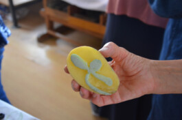 Anna Schapiro, Blaufärben (blue dyeing), 2017