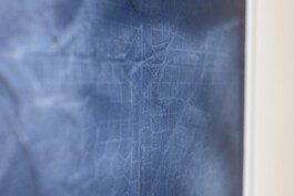 Anna Schapiro, Offene Geheimnisse II (Open Secrets II), (Blue Violet, Indigo, Payne's Grey, Slate Grey, Bordeaux, Burnt Sienna, Yellow Ochre, genuine Indigo, Iron Oxide Red, Bohemian Green Earth), 2023, photo: Robert Vanis