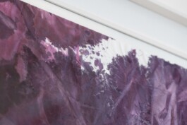 Anna Schapiro, Offene Geheimnisse II (Open Secrets II), (Blue Violet, Indigo, Payne's Grey, Slate Grey, Bordeaux, Burnt Sienna, Yellow Ochre, genuine Indigo, Iron Oxide Red, Bohemian Green Earth), 2023, photo: Robert Vanis